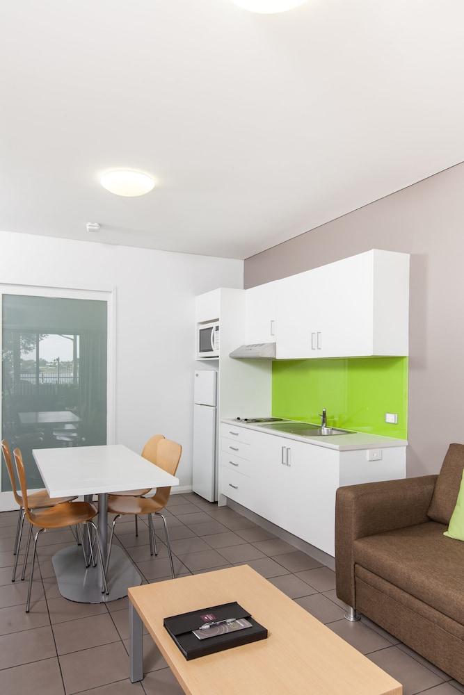 Majestic Oasis Aparthotel 4*